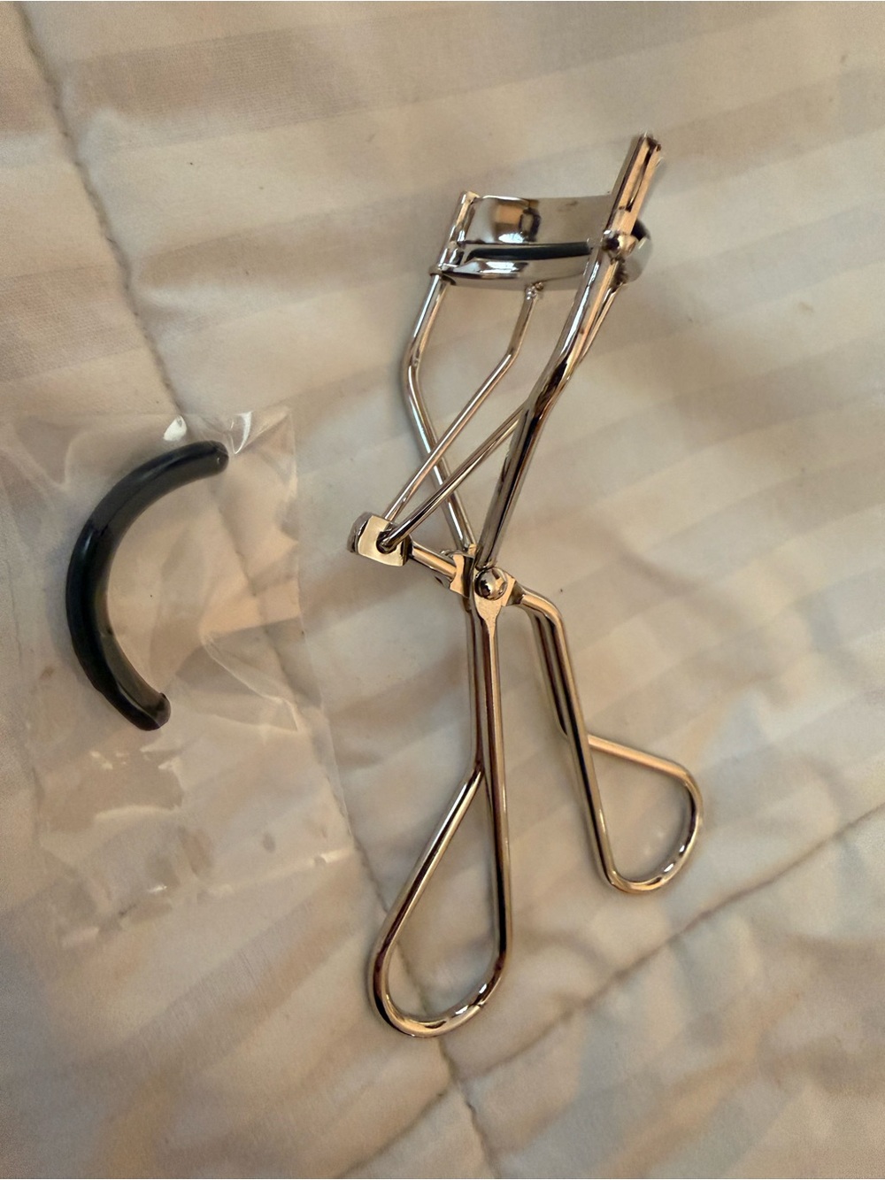 Like Shiseido Eyelash Curler #213. - Picture 6 of 8